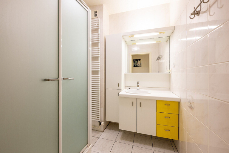 Bathroom, Apartment in Blankenberge With Sea View, West-Vlaanderen