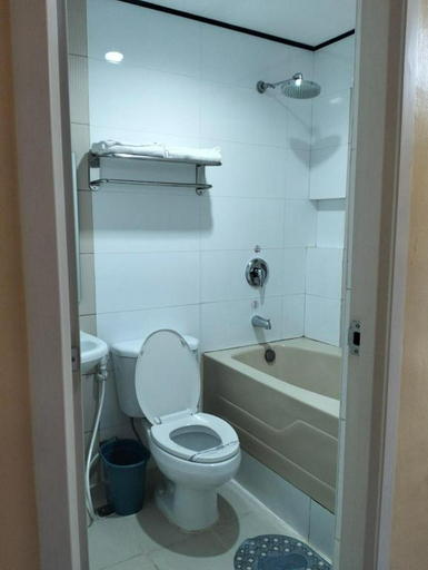 Bathroom 2, Hotel Sogo Roxas Blvd, Makati City