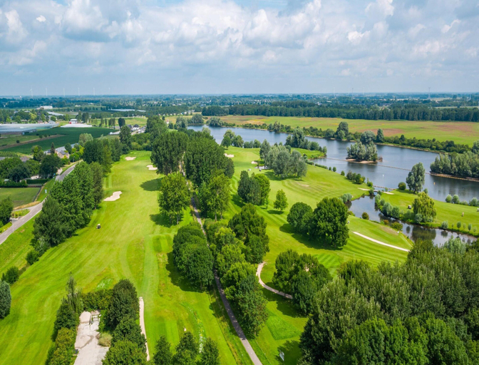View from property 3, Quiet 6-guest Retreat in Kerkdriel, Maasdriel
