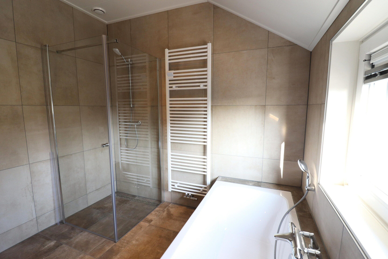 Bathroom 3, Luxury waterfront villa, Littenseradiel