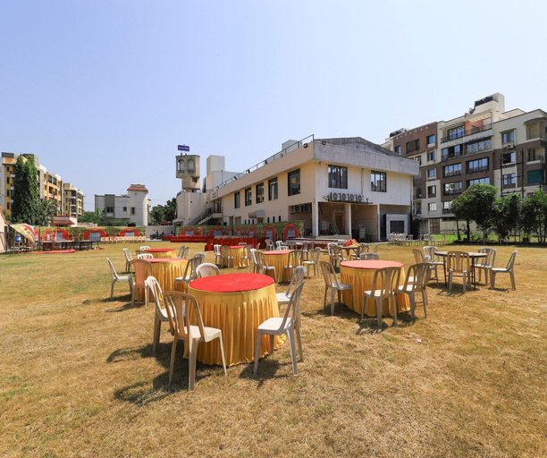 Outdoor dining, Hotel O Iskcon Temple Navasari, Navsari
