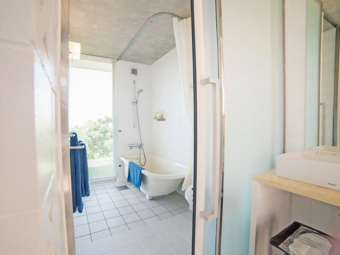 Bathroom 3, 413 hamahiga Hotel&Cafe, Uruma