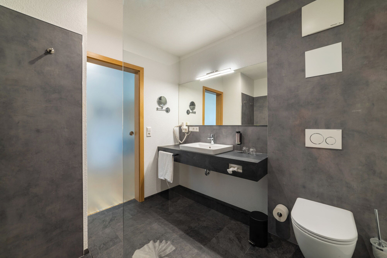 Bathroom 3, Sontheims Naturhotel & Spa GmbH&Co.KG, Lindau (Bodensee)