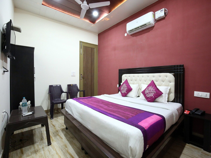 Room 3, Hotel O Zirakpur City Court Complex, Sahibzada Ajit Singh Nagar