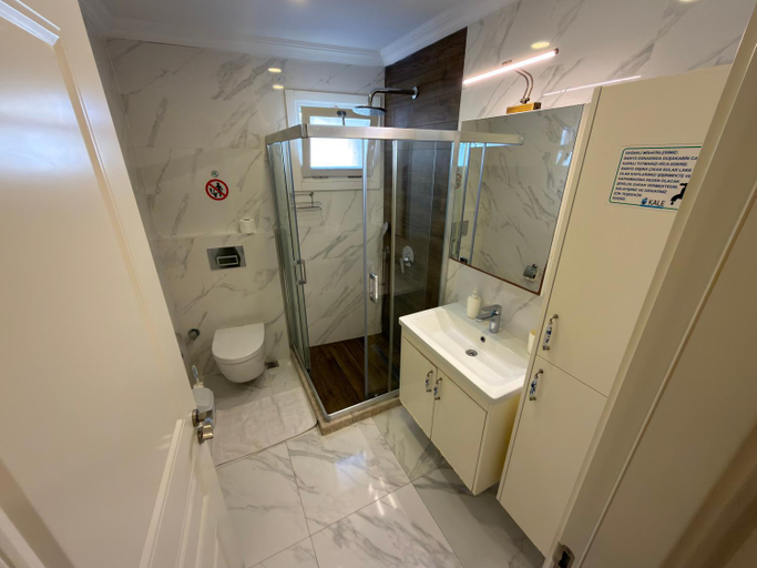Bathroom 3, Cesme Kale Tas Apartment, Çeşme