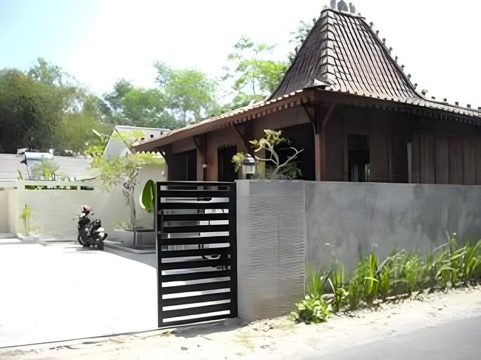 Exterior & Views 1, Rumah Teras Yogyakarta, Sleman