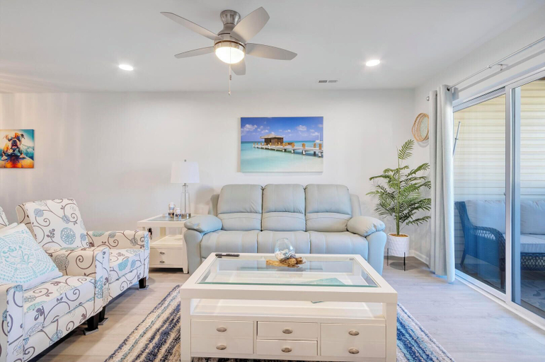 Living area 3, Palm Drive 36525 #5203, Sussex