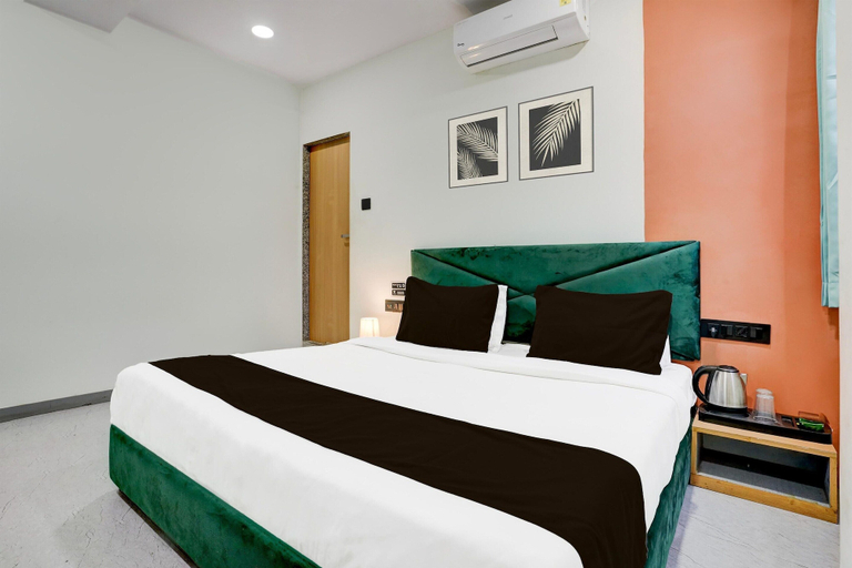 Room 3, Deluxe Room Adajan Sky Palace, Surat