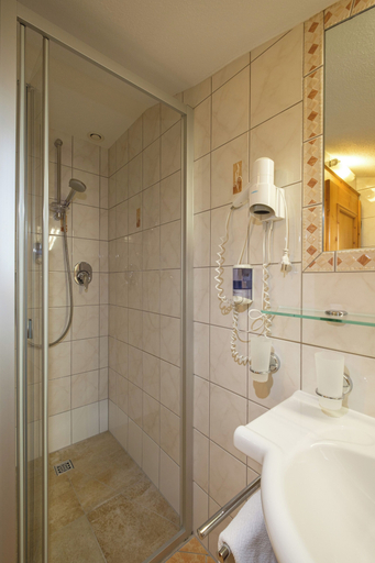 Bathroom 3, Hotel Garni DIAS, Landeck