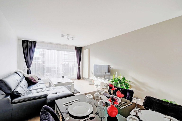 Living area 5, Spacious Apartment- 3br/6p - Charenton, Val-de-Marne