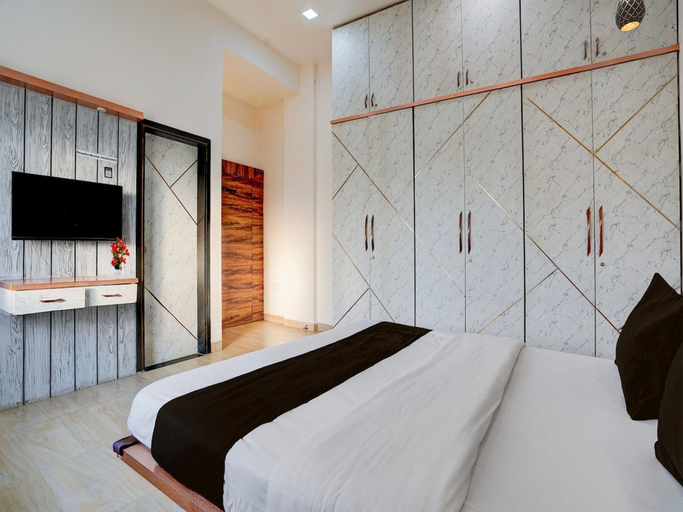 Room 4, Deluxe With Twin Bed Kaveri Executive Lodging, Pune