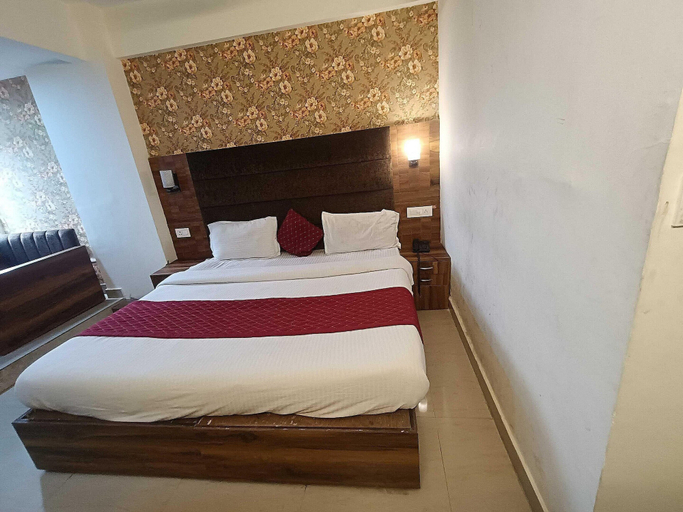 Room 2, Collection O Lansdowne Viewpoint, Garhwal