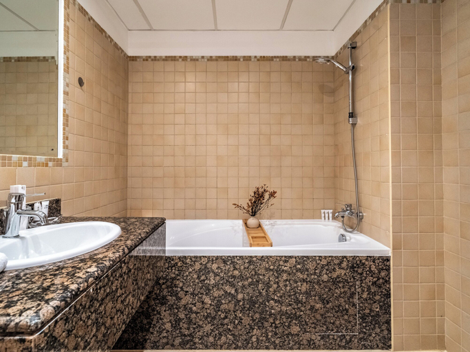 Bathroom 2, Spacious 2BR-Dubai Eye & Sea View -JBR, Dubai