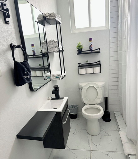 Bathroom 3, Delaporte Villas