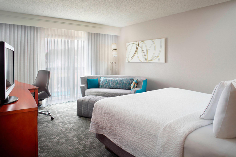 Bedroom 4, Sonesta Select Atlanta Airport North, Fulton