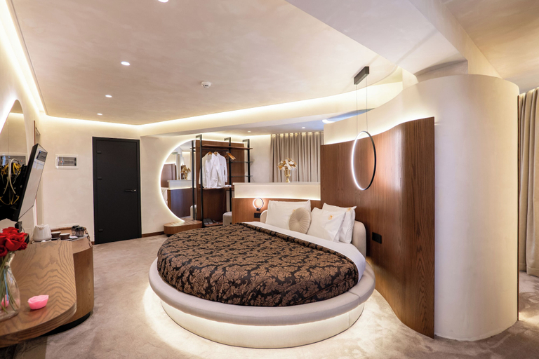 Others 4, Mattis Hotel, Tiranës