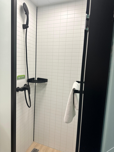 Bathroom 3, Hi Inn Longkou Railway Station Zhenhua Building, Yantai