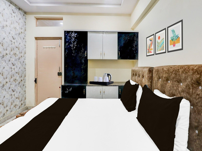 Room 5, Deluxe Thallam Sai Residency, Y.S.R.