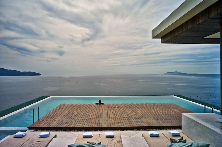 4, A La Carte Beachfront Lovers Bliss Retreat Studio, Da Nang