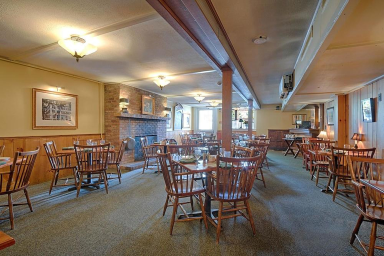 Food & Drinks 4, The Lincklaen House, Madison