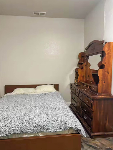 Room 1, C-house, Solano