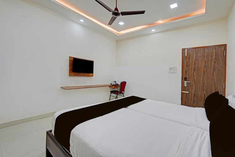 Room 5, Deluxe Townhouse Arulmigu Devi Temple Chennai, Thiruvallur
