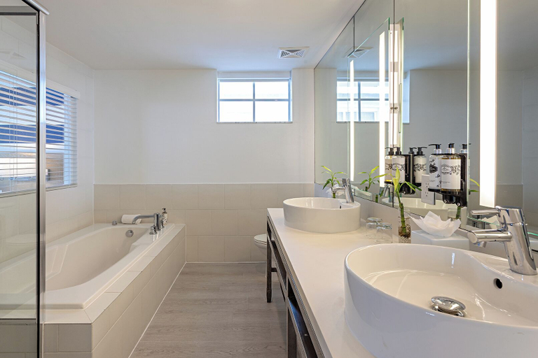 Bathroom 5, Pestana South Beach Art Deco Miami, Miami-Dade