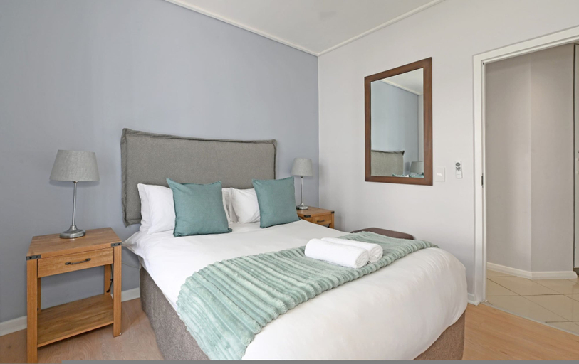 Room 4, 5th Floor - 3 Bed City Center Central and Spacious, City of Cape Town