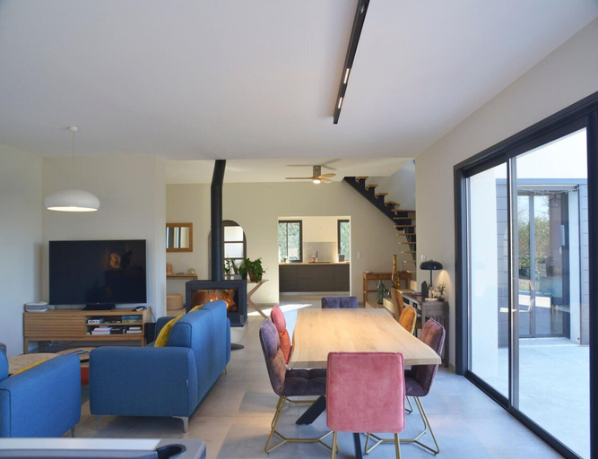 Dining 4, Gorgeous Mansion for 6 in Barjac, Gard