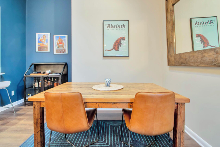 Interior 4, American Eagle WAY 241 #12, Sussex