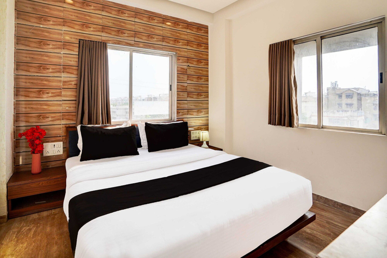 Room 5, Hotel O Airport Road, Ahmadabad