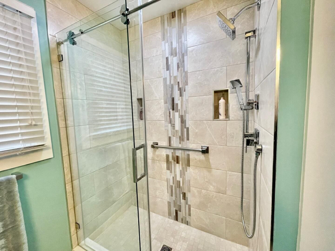 Bathroom 3, Scarborough Avenue 309, Sussex