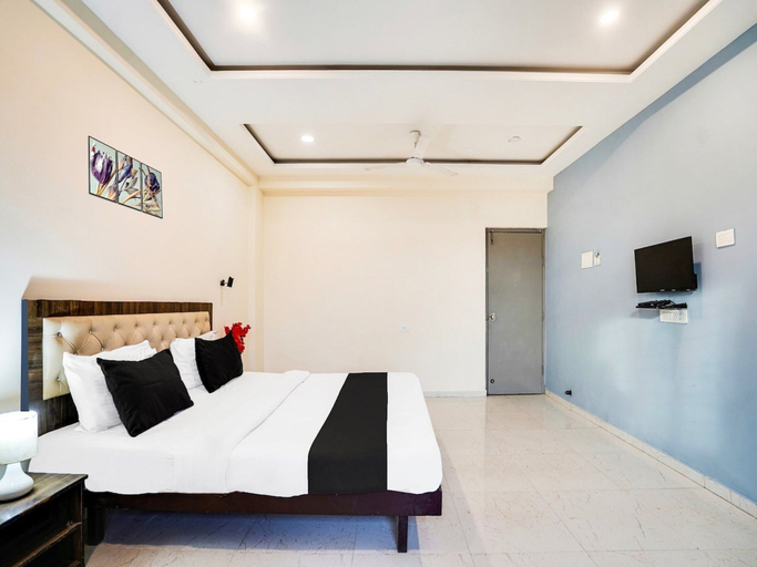 Room 4, Classic With Balcony Cafe 8, Nagpur