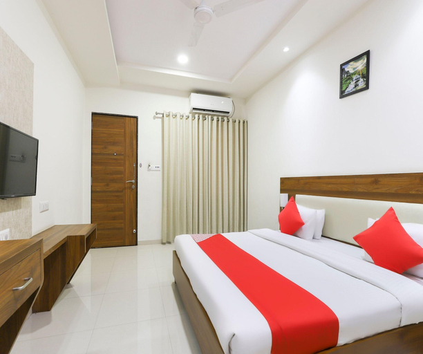 Room 4, Hotel O Iskcon Temple Navasari, Navsari