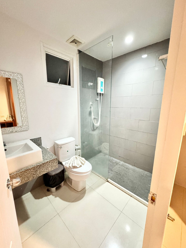 Bathroom, LaXenia, Pulau Phuket