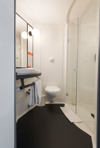 Bathroom 4, Ibis Barcelona Montmelo, Barcelona