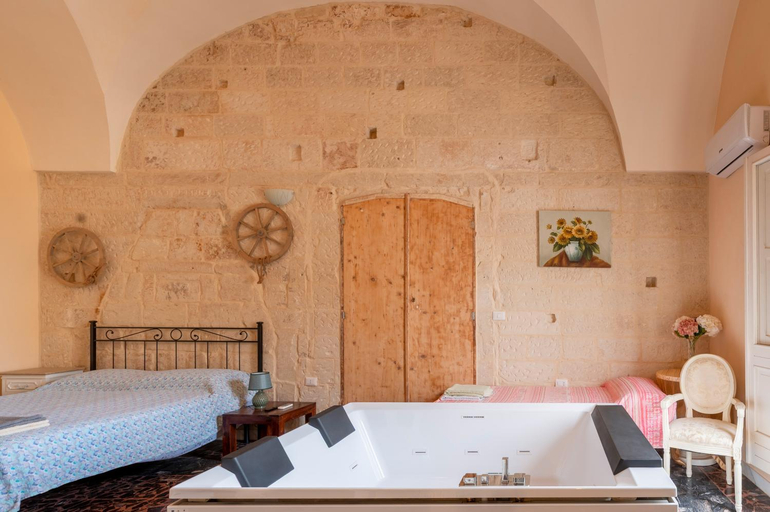 Bedroom 2, Palazzo Costantini, Lecce