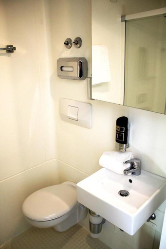 Bathroom 5, Bendorf Hotel by Belvilla Twin Room, Mayen-Koblenz