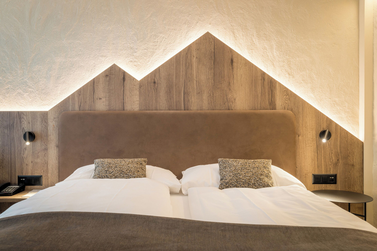 Bedroom 3, Hotel Kreuz & Post, Interlaken