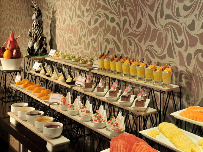 Food & Drinks 5, Majestic Court Sarovar Portico, Thane