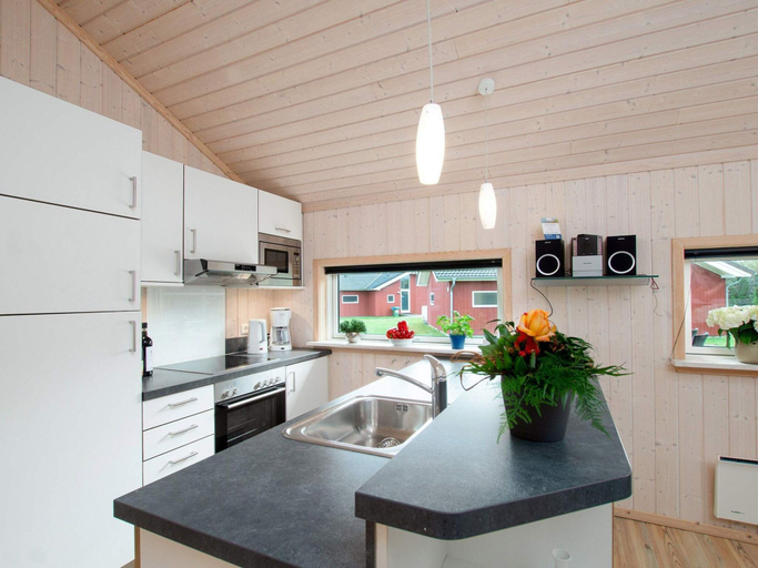 Interior 3, Cosy Coastal Stay for 6 Guests, Ostholstein