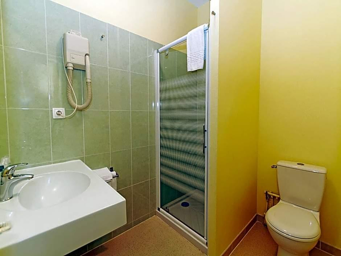 Bathroom 4, Hotel Du Vigan, Tarn