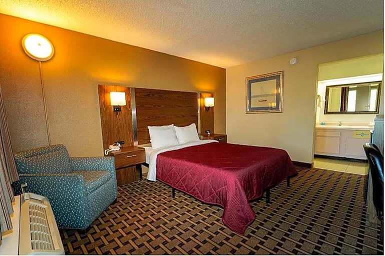 Bedroom 2, Red Carpet Inn & Suites, Lenoir