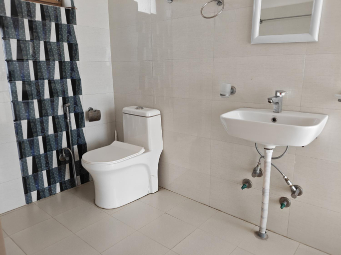 Bathroom 3, gultuk home stay, Leh