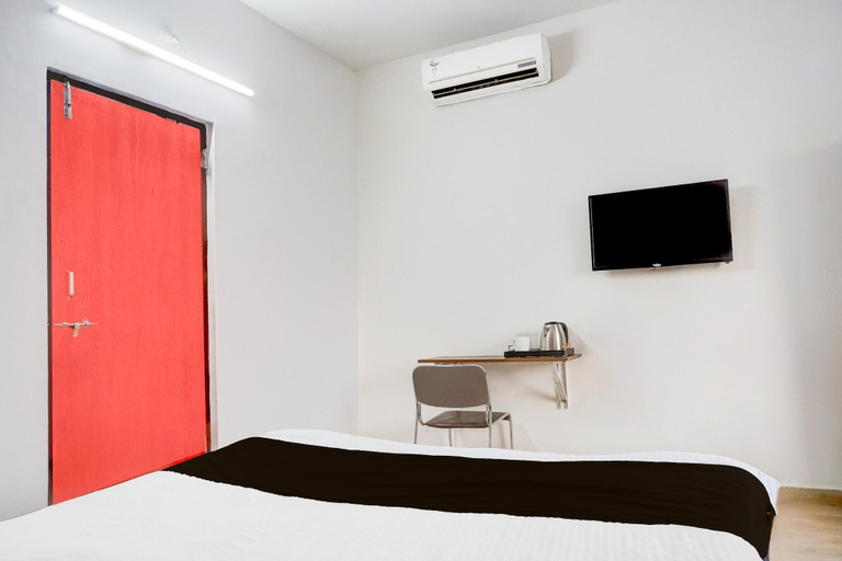Room 3, Super Hotel O Dhanori Near Pune Airport, Pune