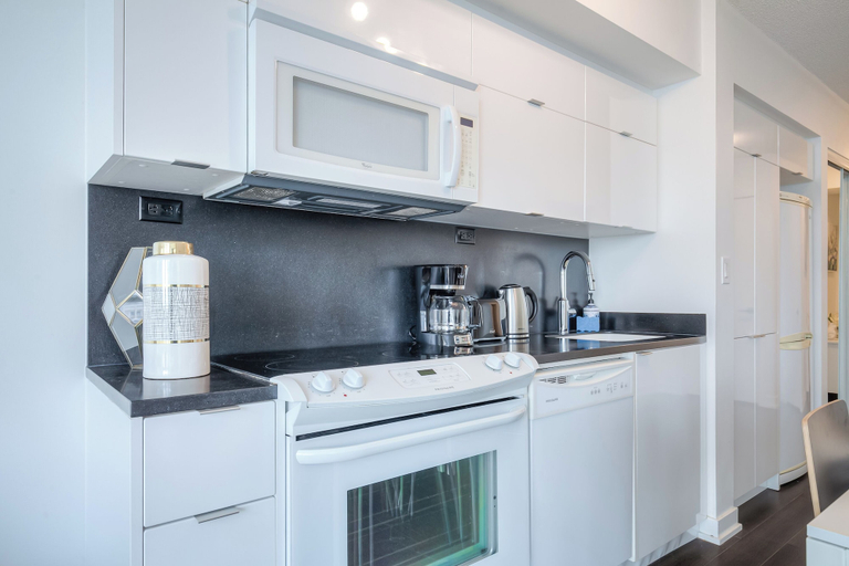 Private kitchen 2, Skyforge Suites, Toronto