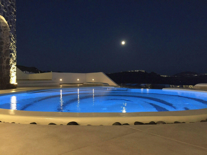 Sport & Beauty 2, Santorini Secret Premium, South Aegean