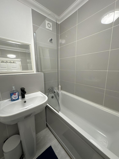 Bathroom 2, City Stay, Suffolk