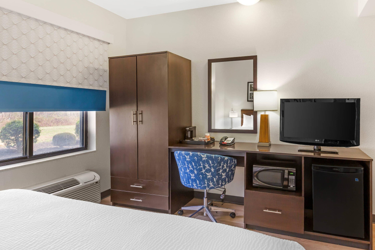 Bedroom 3, Sleep Inn Greensboro Airport, Guilford