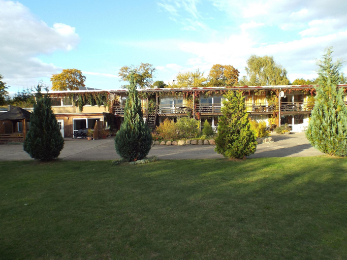 Exterior 2, Mobile Home im Ferienpark mit Seezugang, Ludwigslust-Parchim
